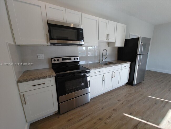 Building Photo - 1629 SW 6th St