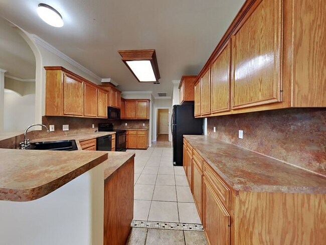 Building Photo - No Application Fee* $500 off first months ...