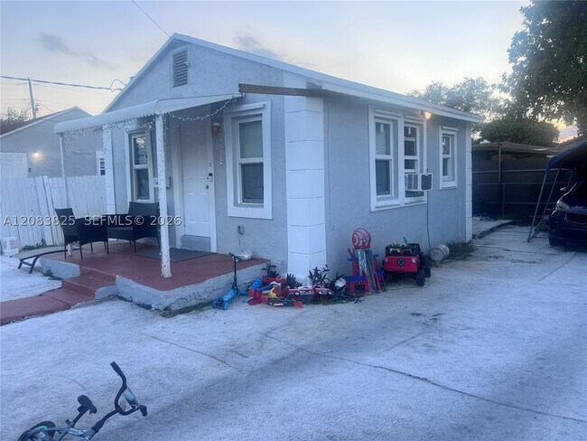 Building Photo - 5714 NW 21st Ave
