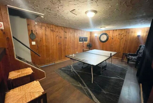 Building Photo - Spacious Cleveland Heights Home in Desirable Neighborhood!