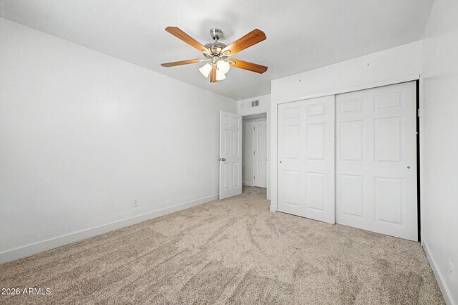 Building Photo - 1623 E Del Rio Dr