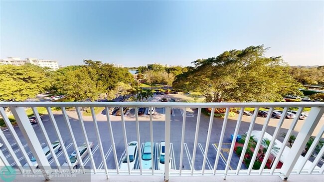Building Photo - 3080 N Course Dr