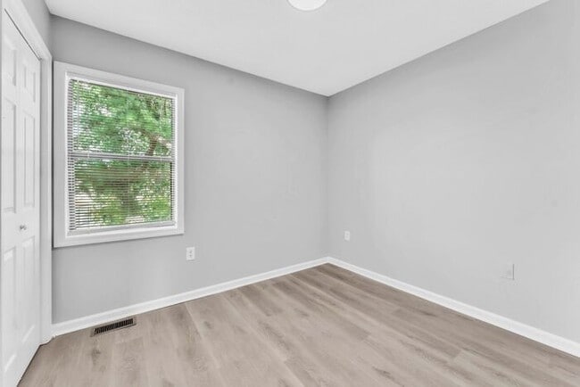 Building Photo - *NEWLY RENOVATED* 3 Bedroom Townhouse in Downtown Spartanburg