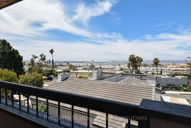 Building Photo - Renovated 2 Bedroom, 2.5 Bath Townhome