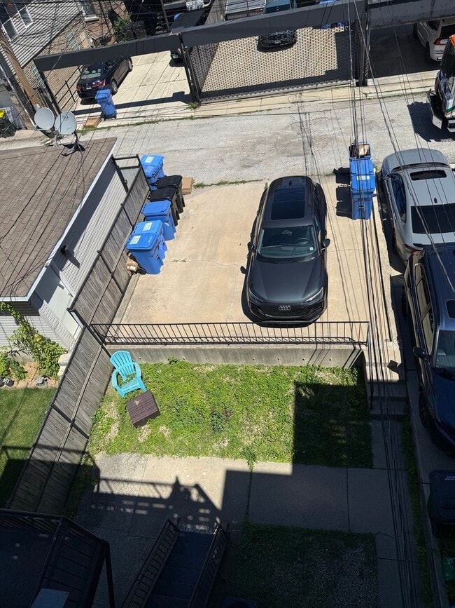Building Photo - 1444 W Walton St