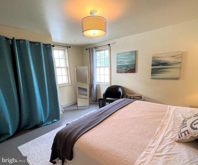 Building Photo - 509 S Market St