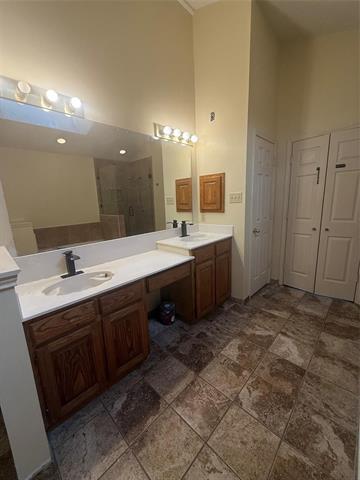 Building Photo - 553 Raintree Cir