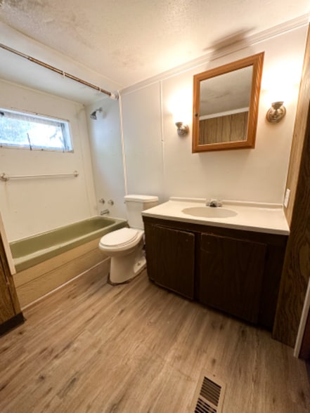 Building Photo - 2006 10th Ave N