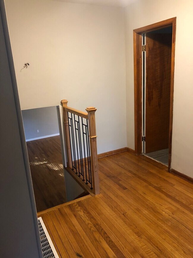 Building Photo - Newly renovated 4BR/2BA home, across from IU Stadium and Golf Course!