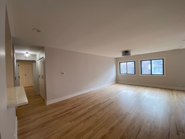 Building Photo - 1455 W Fullerton Ave