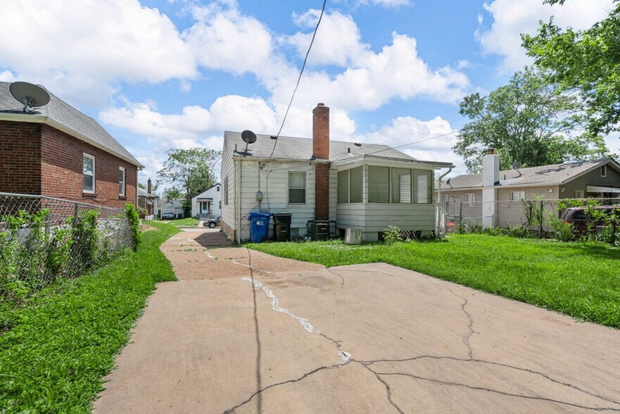 Building Photo - 6563 Julian Ave