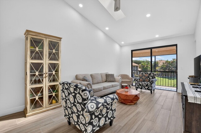 Building Photo - 7917 La Mirada Dr