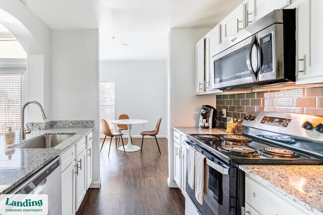 Building Photo - 1000 Henderson St