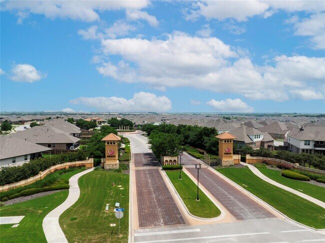 Building Photo - 16500 Aventura Ave