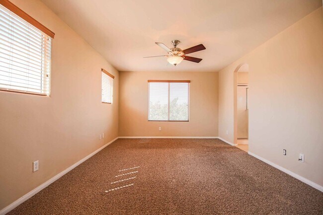 Building Photo - Luxurious Retreat in the Heart of Las Vegas