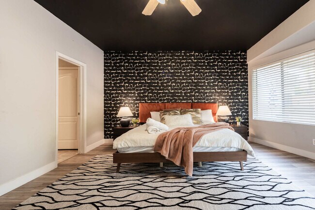 Building Photo - 5924 E Woodridge Dr