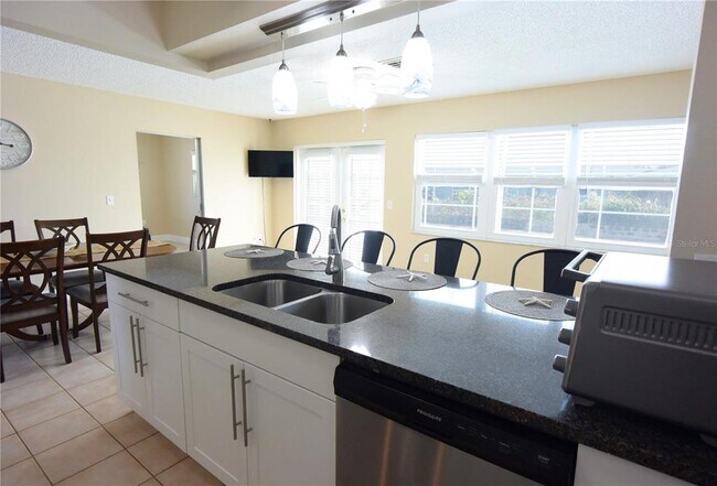 Building Photo - 170 Argus Rd