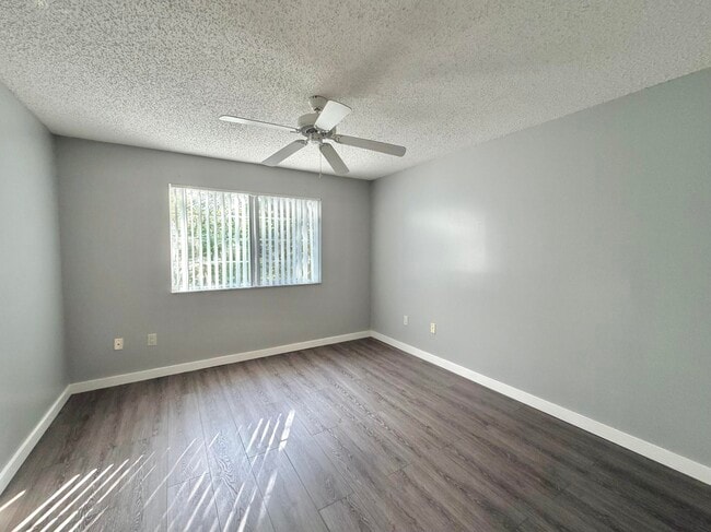 Building Photo - 1100 Crestwood Ct S