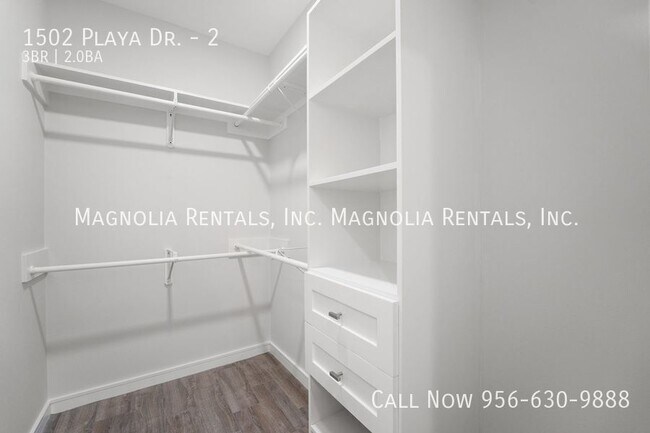 Building Photo - 1502 Playa Dr