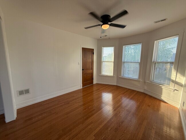 Building Photo - 4129 W School St