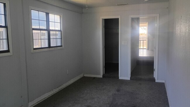 Building Photo - 312 McKnight Dr