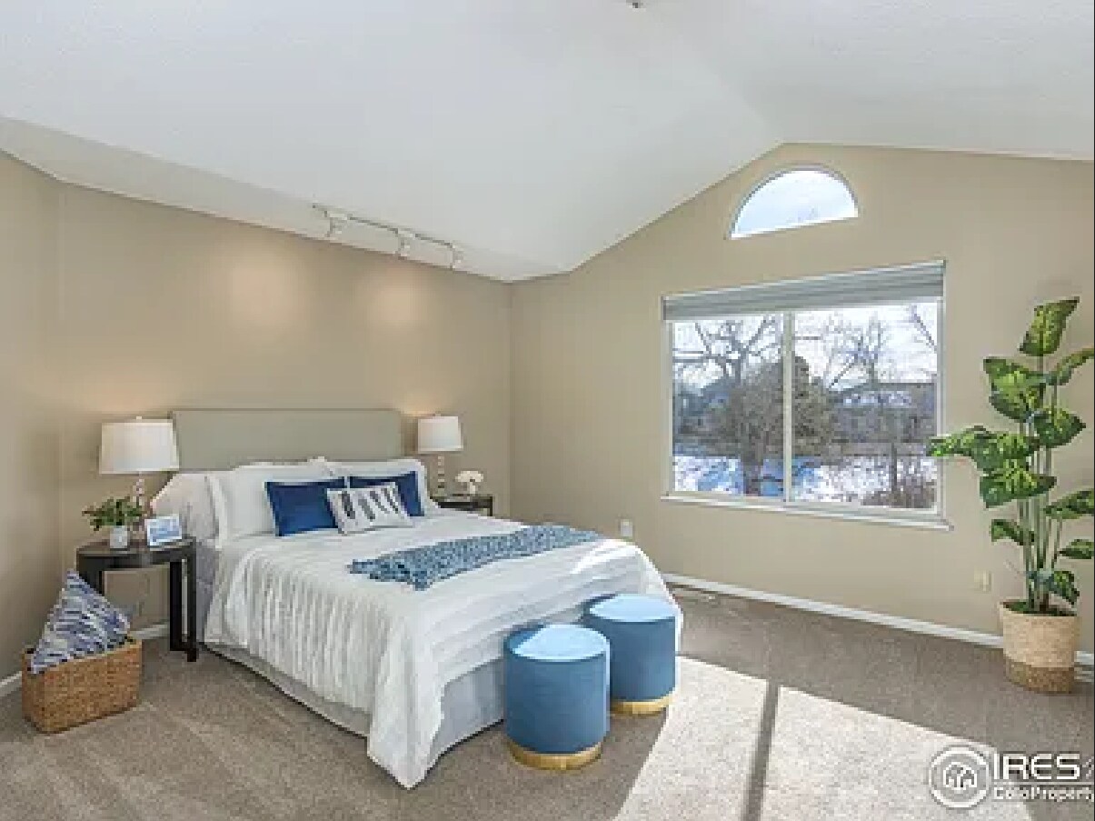 Building Photo - 1364 E Weldona Way