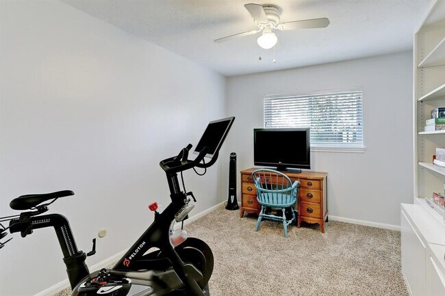 Building Photo - 9738 Derrik Dr