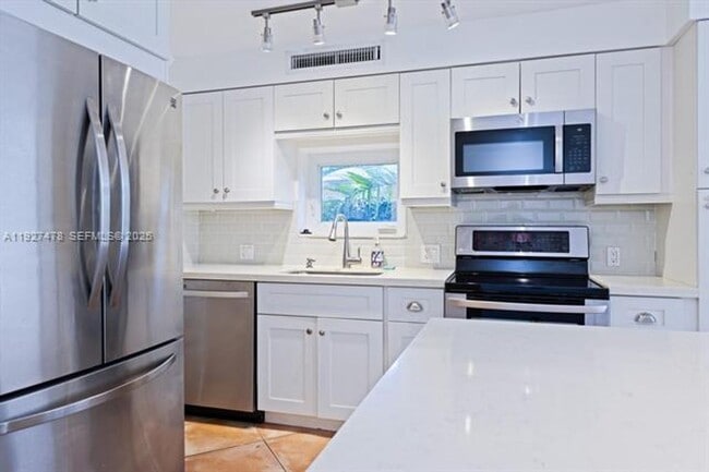 Building Photo - 3028 Center St