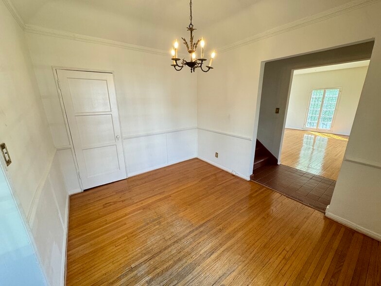 Building Photo - 422 S Detroit St