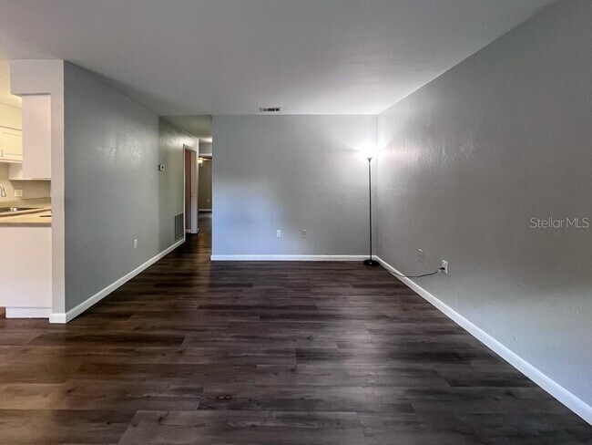 Building Photo - 2232 SW 39 Dr