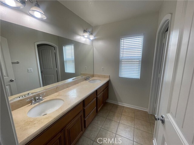 Building Photo - 37280 Parkway