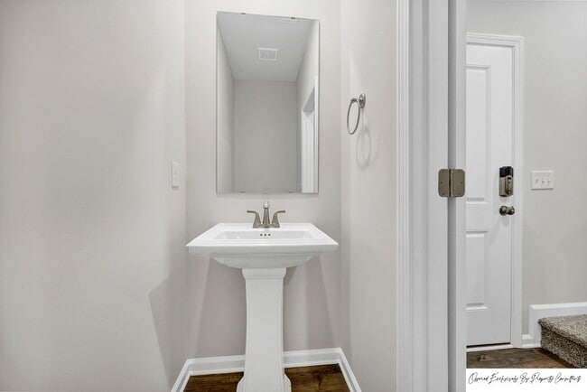 Building Photo - STUNNING TOWNHOME IN BLYTHEWOOD