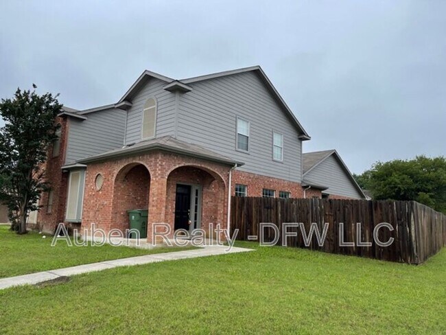 Building Photo - 815 Valleybrooke Dr