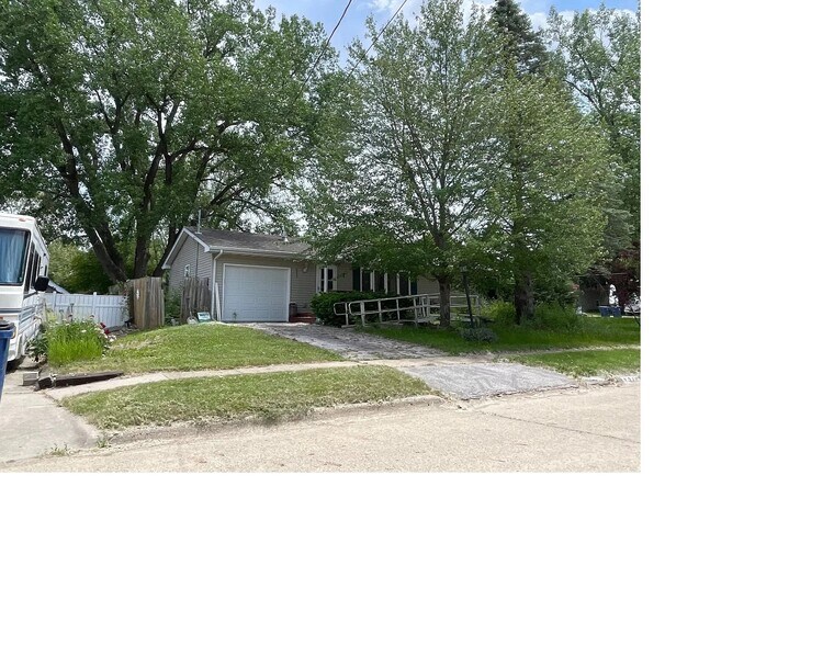 Building Photo - 8217 Leisure Ln