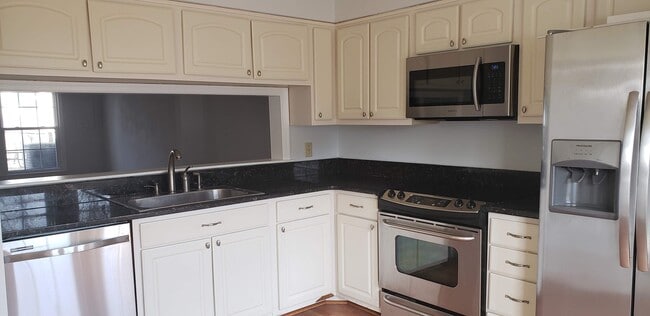 Building Photo - 4612 Stonebridge Ln