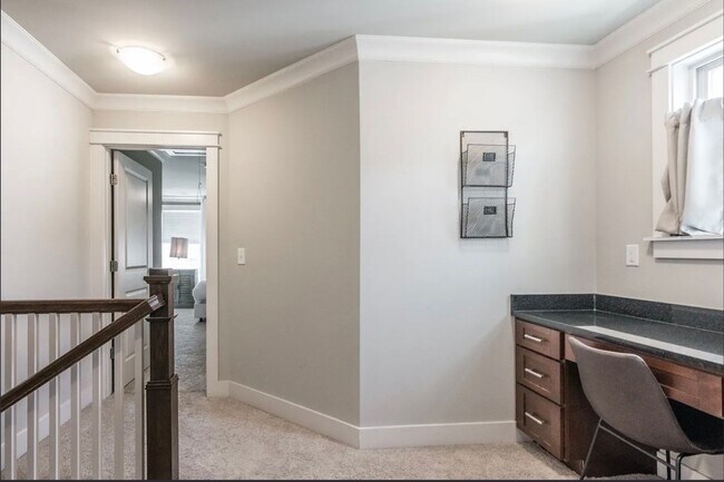 Building Photo - Belmont / Vanderbilt University Condo!!