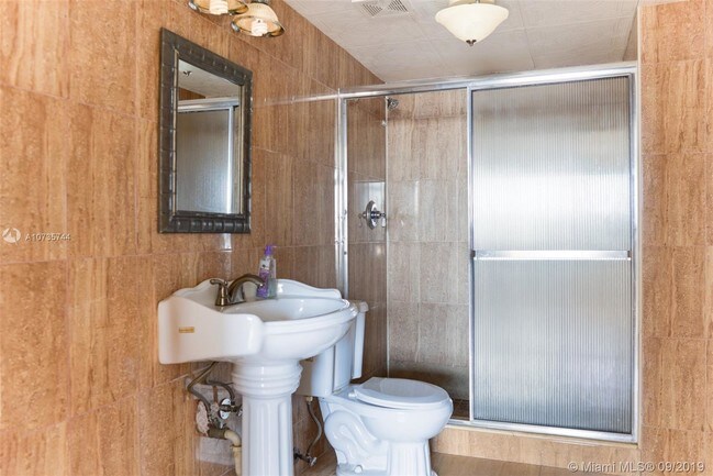 Building Photo - 401 Golden Isles Dr