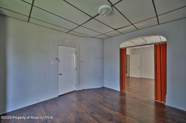 Building Photo - 1416 Capouse Ave