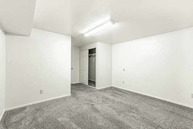 Building Photo - Spacious 3BD, 2BA Lakewood Half-Duplex wit...