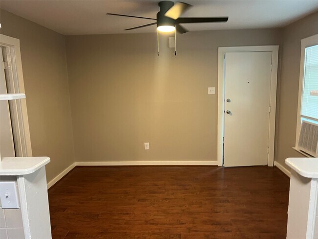 Building Photo - 220 Stiles St