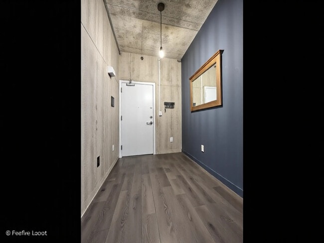 Building Photo - 321 S Sangamon St