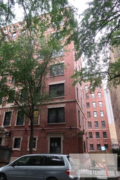 Building Photo - 426 W Briar Pl
