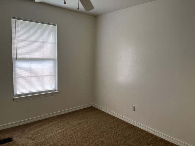 Building Photo - Timber Cove Townhomes