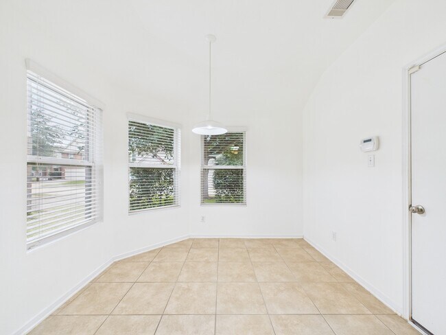 Building Photo - 5039 Ivy Fair Way