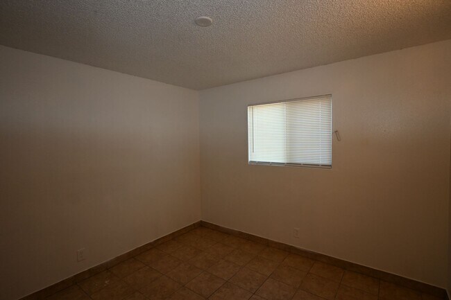 Building Photo - 2301 Stewart Ave