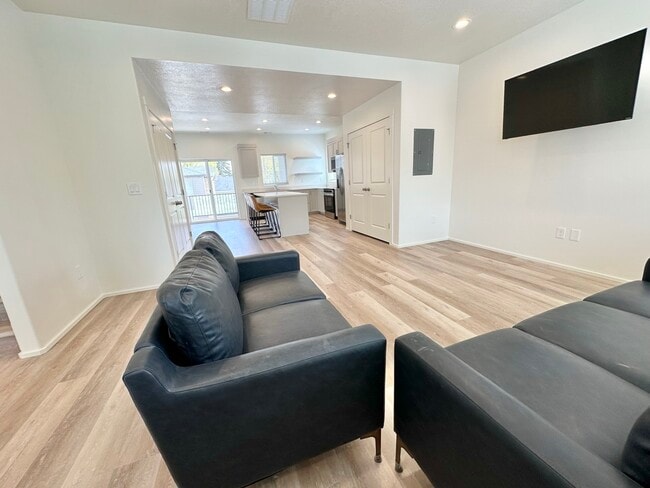 Building Photo - The Main