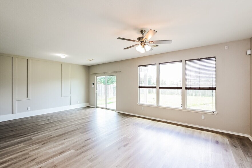 Building Photo - 7615 Shavano Ln