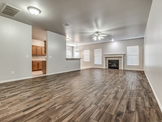 Building Photo - Well kept home in Edmond + 3 bedrooms + Office + Edmond Schools