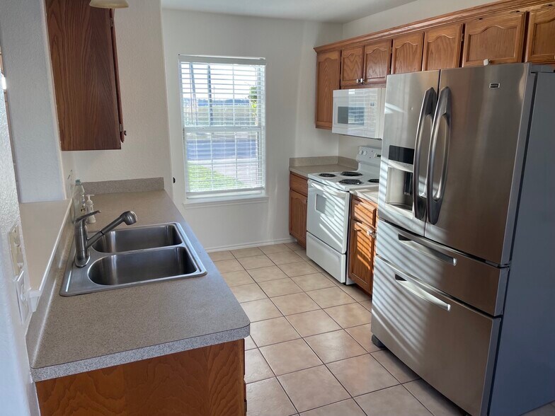 Building Photo - 2404 Thomas St