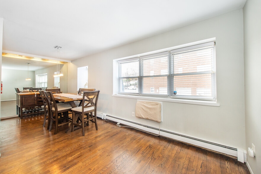 Building Photo - 25 River Rd